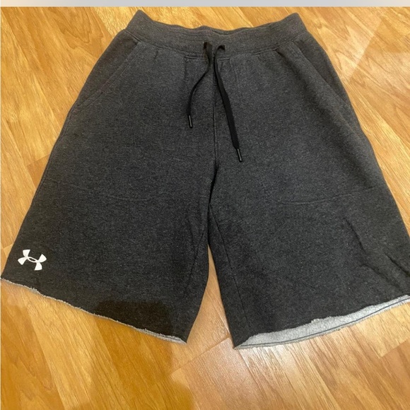Under Armour Men's Dark Gray Athletic Shorts fleece/sweatpants - Picture 1 of 3